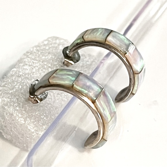 Elegant Vntg Zuni Mother of Pearl Sterling Silver Hoop post back earrings